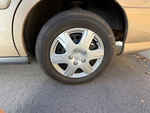 Light Driftwood Metallic 2002 Chevrolet Malibu Base