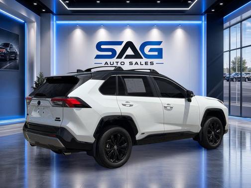 Wind Chill Pearl/Midnight Black Metallic 2024 Toyota RAV4 Hybrid SE