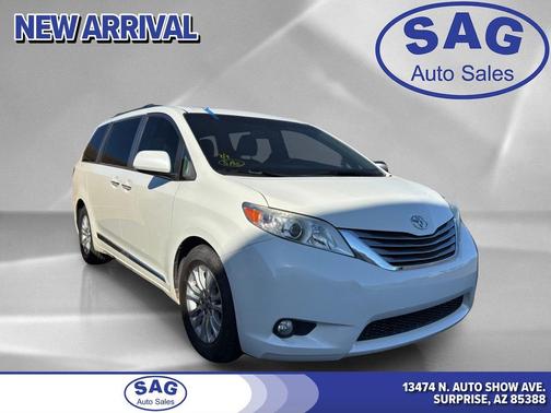 Blizzard Pearl 2017 Toyota Sienna XLE