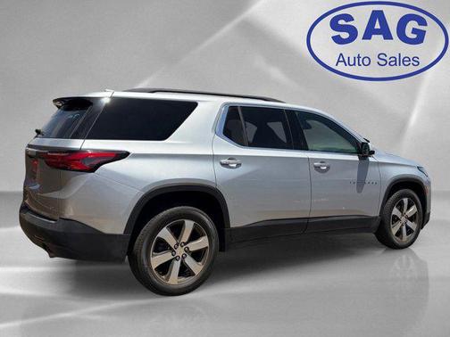 Silver Ice Metallic 2022 Chevrolet Traverse LT Leather