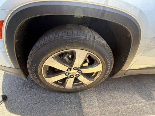Silver Ice Metallic 2022 Chevrolet Traverse LT Leather