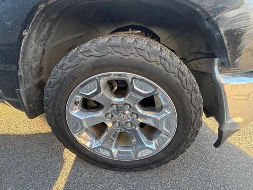 Diamond Black Crystal Pearlcoat 2022 RAM 1500 Lone Star