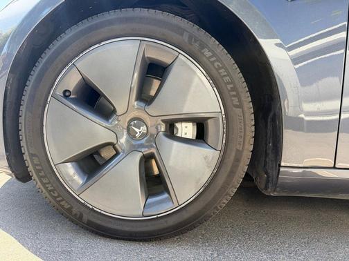 Gray 2022 Tesla Model 3 Long Range