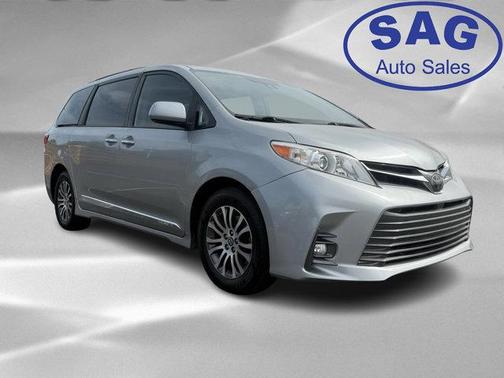2020 Toyota Sienna XLE Auto Access Seat