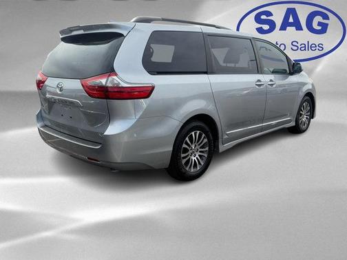 2020 Toyota Sienna XLE Auto Access Seat