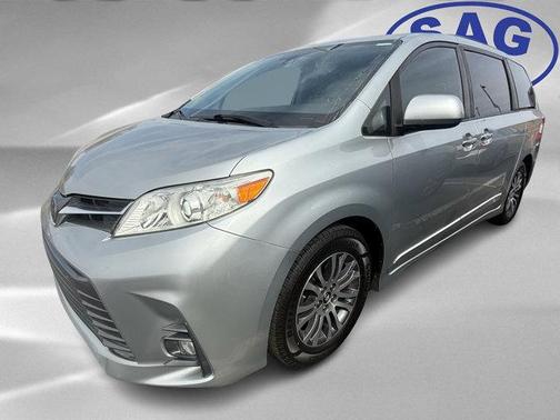 2020 Toyota Sienna XLE Auto Access Seat