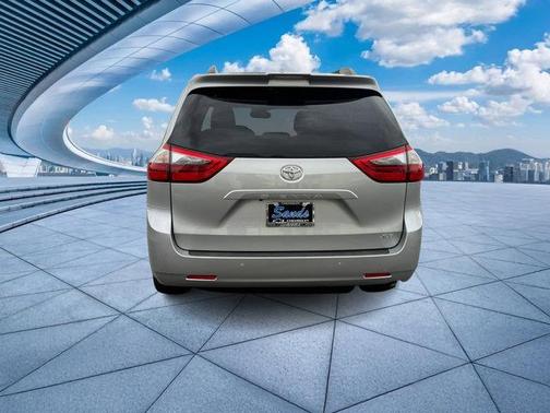 2020 Toyota Sienna XLE Auto Access Seat