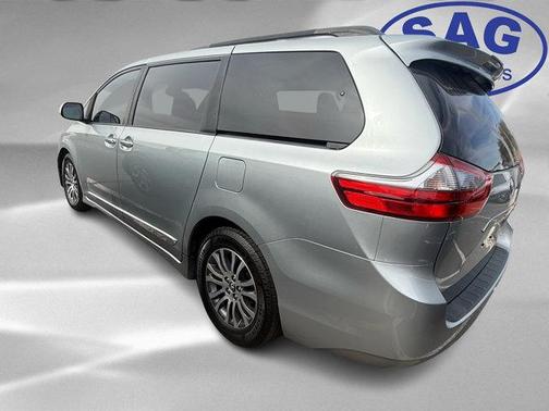 2020 Toyota Sienna XLE Auto Access Seat