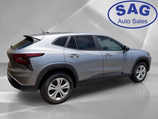 Sterling Gray Metallic 2025 Chevrolet Trax LS