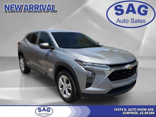 Sterling Gray Metallic 2025 Chevrolet Trax LS