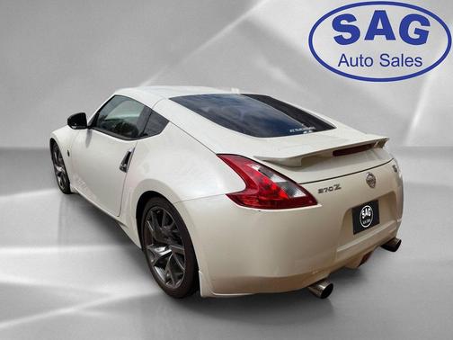 Pearl White 2016 Nissan 370Z Sport