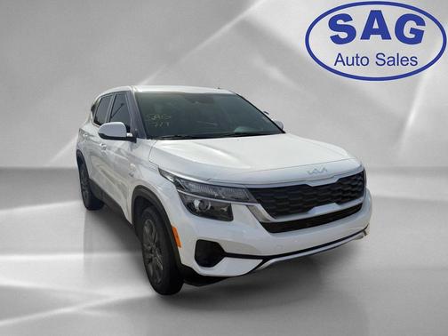 Snow White Pearl 2023 Kia Seltos LX