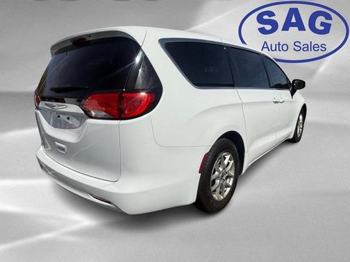 2021 Chrysler Voyager LX