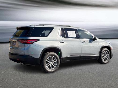 Sterling Gray Metallic 2023 Chevrolet Traverse LT Cloth