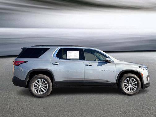 Sterling Gray Metallic 2023 Chevrolet Traverse LT Cloth