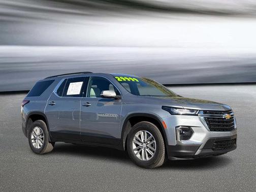Sterling Gray Metallic 2023 Chevrolet Traverse LT Cloth