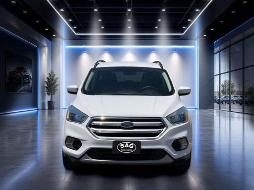 Oxford White 2018 Ford Escape SE