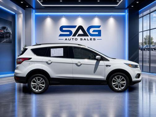 Oxford White 2018 Ford Escape SE