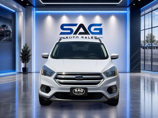 Oxford White 2018 Ford Escape SE
