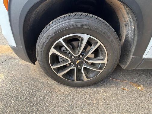 Summit White 2025 Chevrolet Trailblazer LT