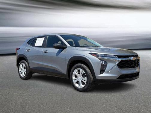 Sterling Gray Metallic 2025 Chevrolet Trax LS