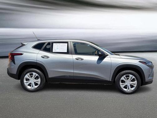 Sterling Gray Metallic 2025 Chevrolet Trax LS