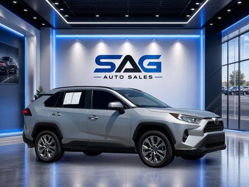 Silver Sky Metallic 2019 Toyota RAV4 XLE Premium