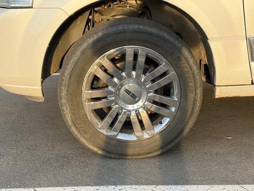 2012 Lincoln Navigator Base