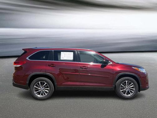 Ooh La La Rouge Mica 2019 Toyota Highlander XLE