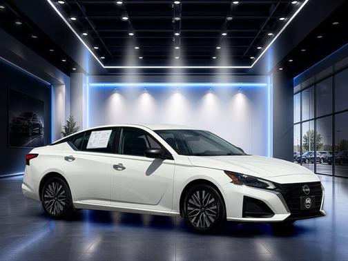 Glacier White 2025 Nissan Altima SV FWD