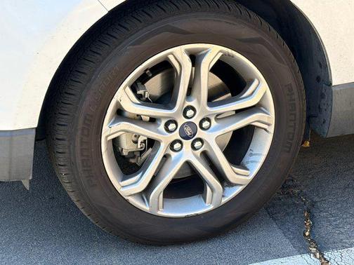 White Platinum Clearcoat Metallic 2016 Ford Edge Titanium