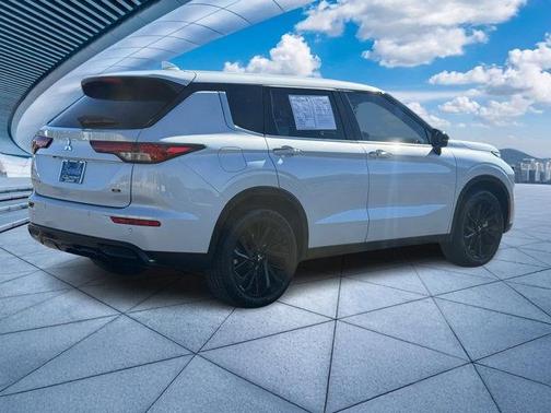 2024 Mitsubishi Outlander SE Black Edition w/Pano Roof