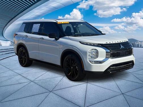 2024 Mitsubishi Outlander SE Black Edition w/Pano Roof