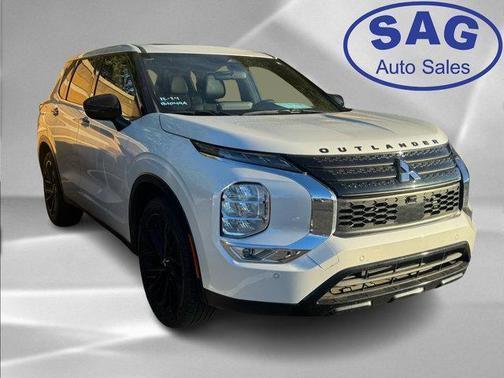 2024 Mitsubishi Outlander SE Black Edition w/Pano Roof