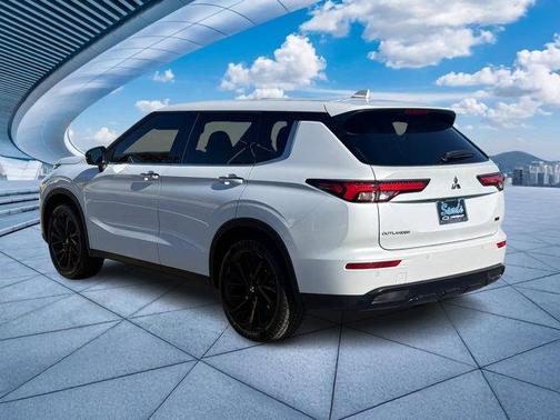 2024 Mitsubishi Outlander SE Black Edition w/Pano Roof