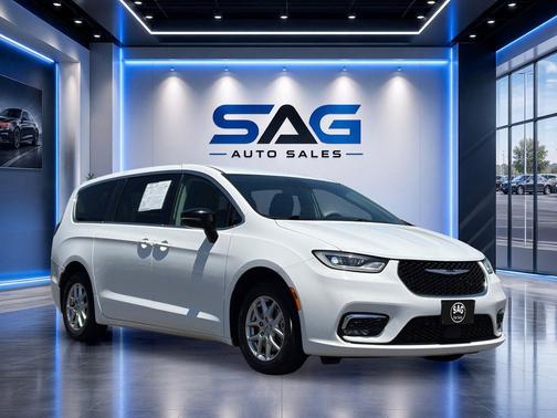 Bright White Clearcoat 2024 Chrysler Pacifica Touring L