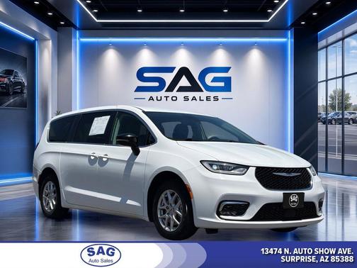 Bright White Clearcoat 2024 Chrysler Pacifica Touring L