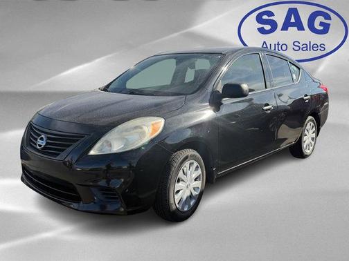 Super Black 2014 Nissan Versa 1.6 S+