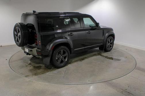 2023 Land Rover Defender 110 X-Dynamic SE