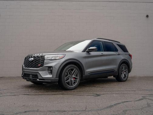 Gray Metallic 2025 Ford Explorer ST