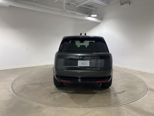 2025 Land Rover Range Rover P550e SE