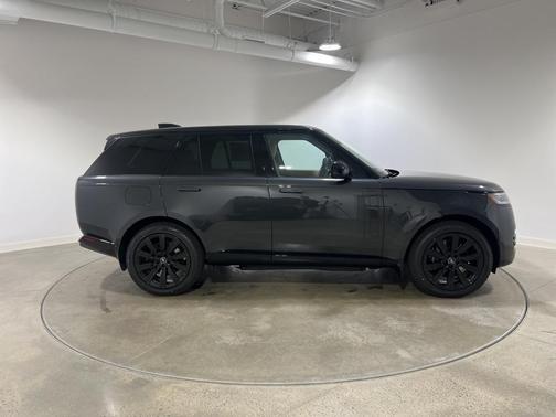 2025 Land Rover Range Rover P550e SE