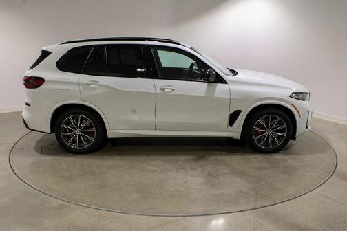2025 BMW X5 M60i