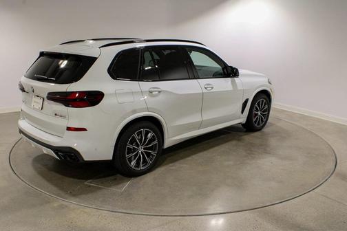 2025 BMW X5 M60i