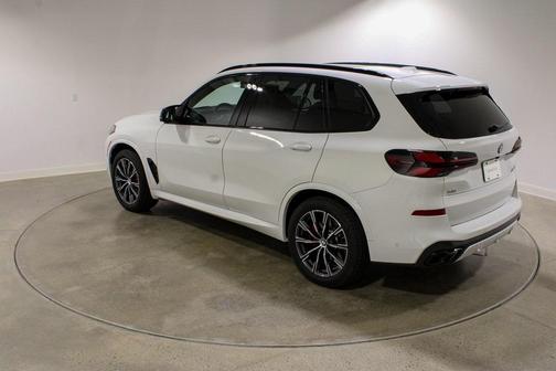 2025 BMW X5 M60i