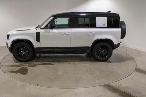 2022 Land Rover Defender 110 X-Dynamic SE