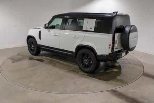 2022 Land Rover Defender 110 X-Dynamic SE