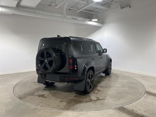 2025 Land Rover Defender P400 X-Dynamic SE