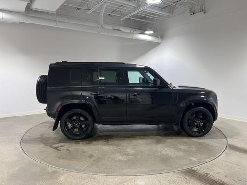 2025 Land Rover Defender P400 X-Dynamic SE