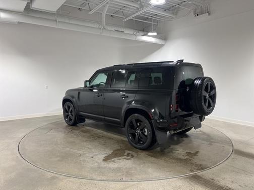 2025 Land Rover Defender P400 X-Dynamic SE